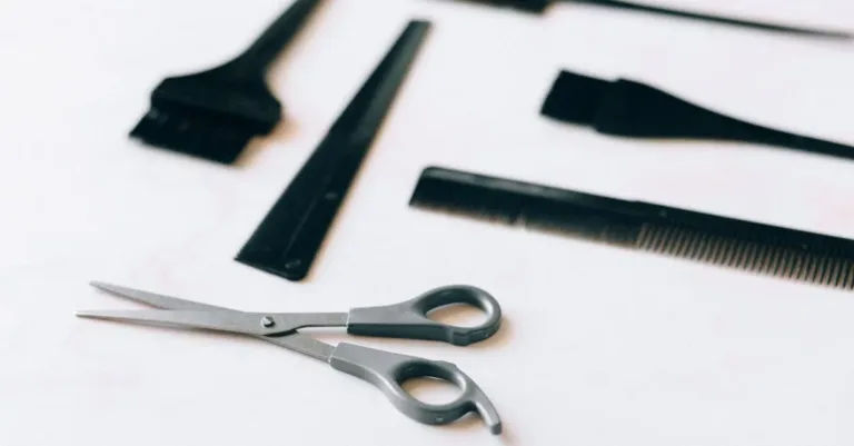 découvrez notre coloration capillaire sans ammoniaque pour des cheveux éclatants, doux et protégés. une alternative saine pour une couleur durable et respectueuse de votre cuir chevelu.