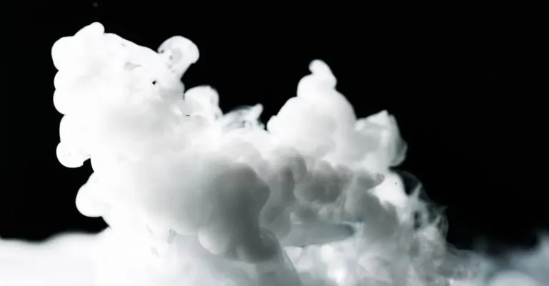 découvrez l'effet de la bétadine sur les cheveux blancs et comprenez ses impacts potentiels sur la couleur et la santé capillaire.