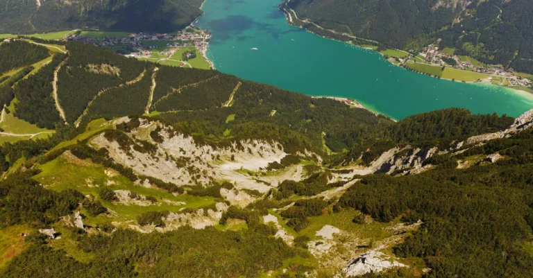 découvrez ebony sensuelle, une fragrance équivalente élégante et envoûtante, alliant notes boisées et sensuelles pour une expérience olfactive unique.