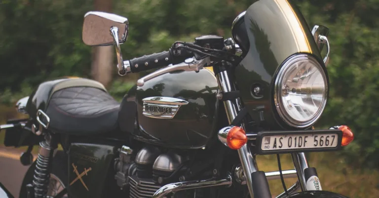 découvrez triumph, la marque emblématique de motos alliant performance, style et innovation pour des aventures inoubliables.