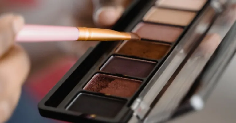 découvrez notre sélection de maquillage abordable alliant qualité et petits prix pour sublimer votre beauté au quotidien.