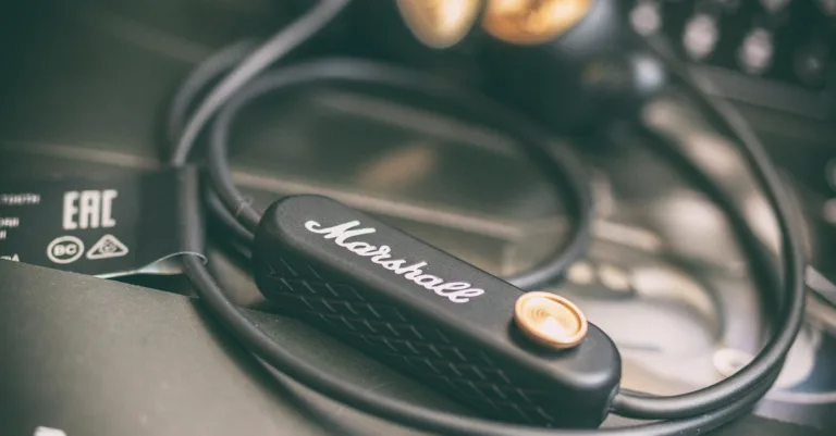 découvrez les semelles akusoli, conçues pour offrir un confort optimal et un soutien inégalé à vos pieds tout au long de la journée.