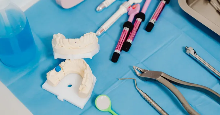 découvrez nos céramiques dentaires de haute qualité, alliant esthétisme et durabilité pour des restaurations dentaires naturelles et résistantes.