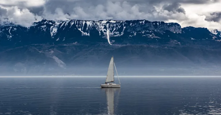 découvrez le land sailing, une activité passionnante alliant vitesse et maîtrise du vent sur terre. parfait pour les amateurs de sensations fortes et de sports originaux.