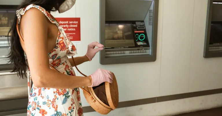 découvrez les principales raisons de retrait de produits du marché et comprenez les enjeux liés à la sécurité, la qualité et la conformité des produits.