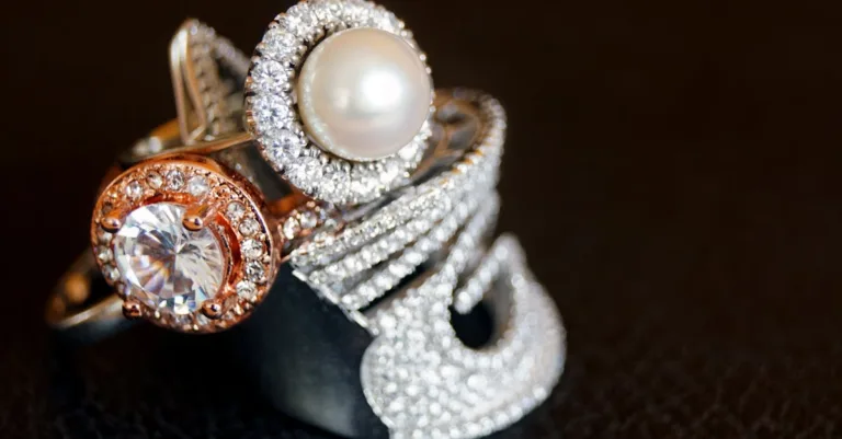 découvrez notre collection exceptionnelle de bijoux élégants et intemporels, parfaits pour toutes les occasions.