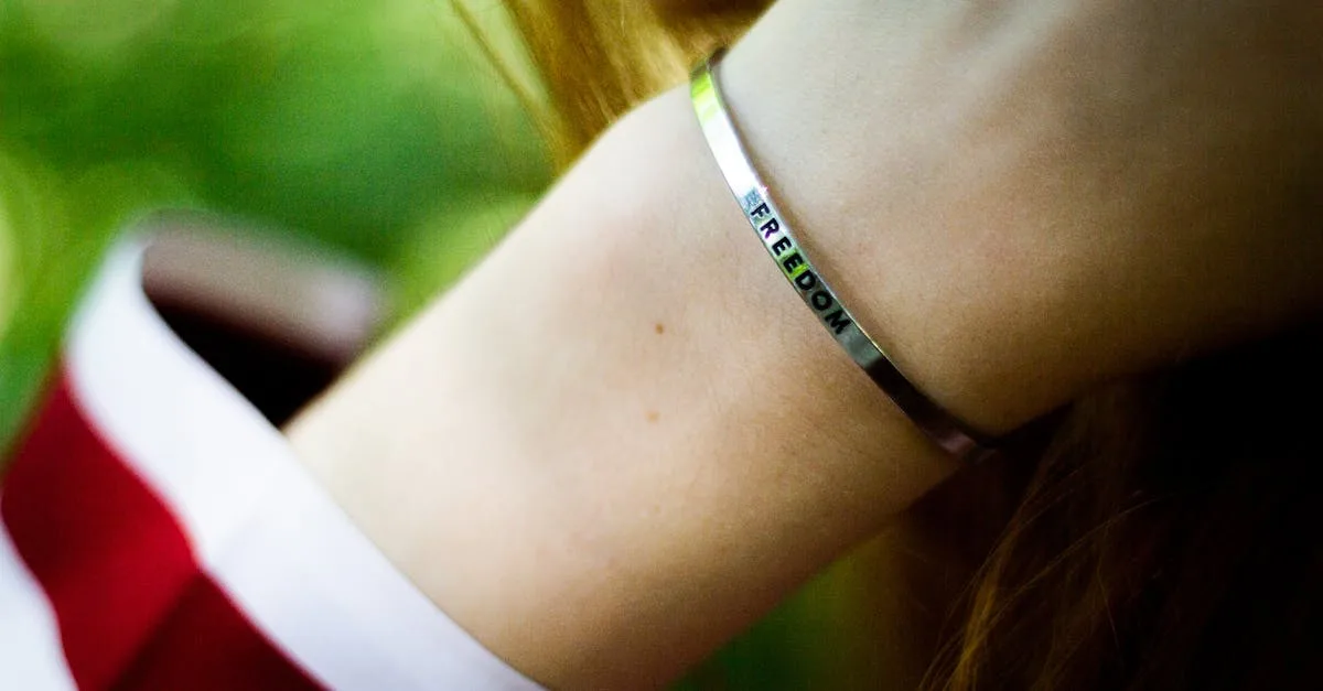 découvrez les risques potentiels liés au port de bracelets en cuivre, notamment les réactions allergiques et les irritations cutanées, pour un usage sécurisé.