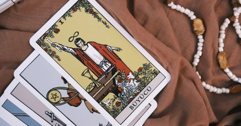 découvrez la signification spirituelle du collier emmêlé et son symbolisme unique dans la connexion et le voyage intérieur.