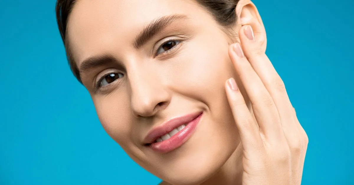 découvrez nos conseils pour un teint éclatant et une peau saine après 40 ans. adoptez une routine beauté adaptée pour conserver votre glow naturel.