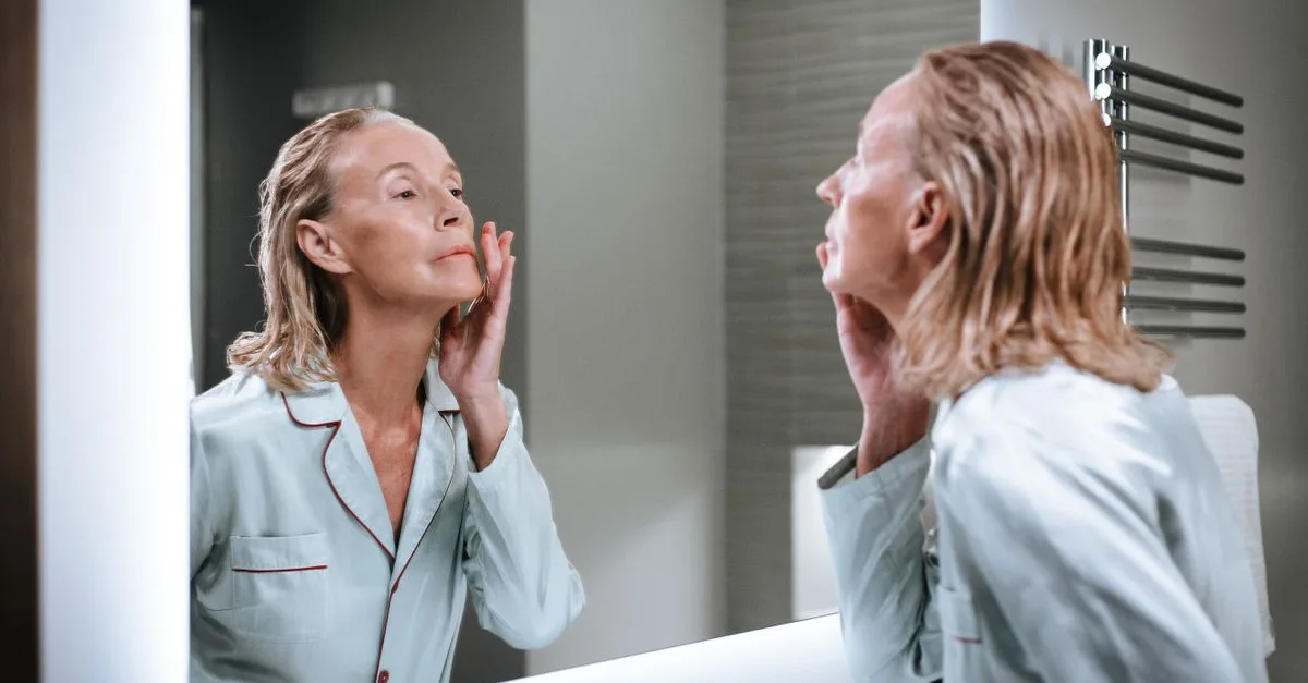 découvrez nos conseils pour révéler un éclat naturel et radieux après 40 ans grâce à des soins adaptés et un mode de vie sain.