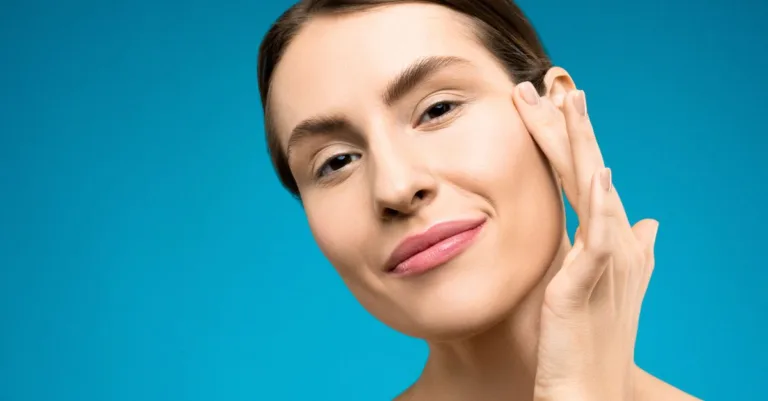 découvrez des conseils et produits adaptés pour prendre soin des peaux sensibles et préserver leur équilibre naturel.