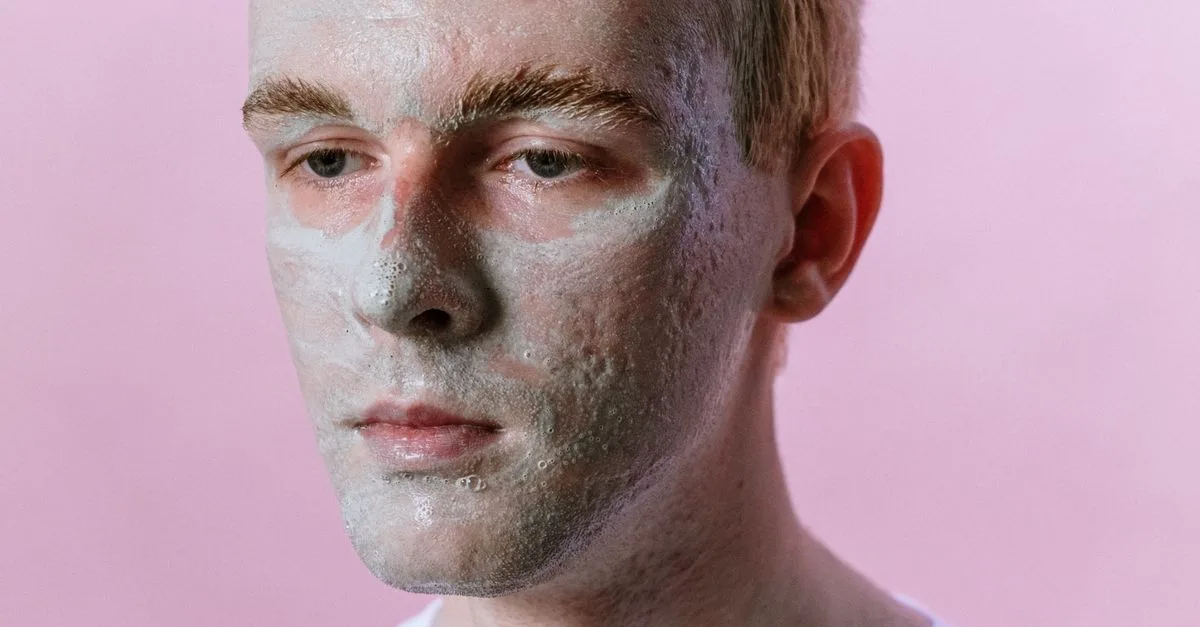 découvrez la différence entre l'irritation de la peau et la purging : comment les identifier, leurs causes et comment traiter chaque condition pour une peau saine.