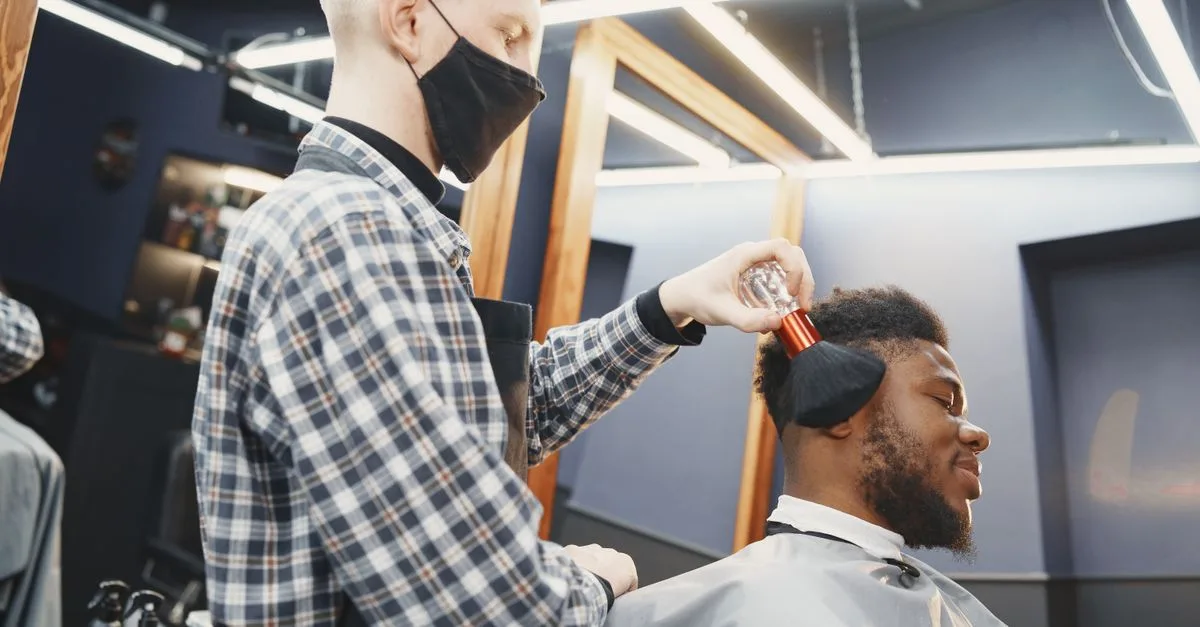 découvrez notre technique de coiffure blowout taper pour un style moderne et élégant. obtenez un dégradé parfait avec du volume et une finition impeccable.