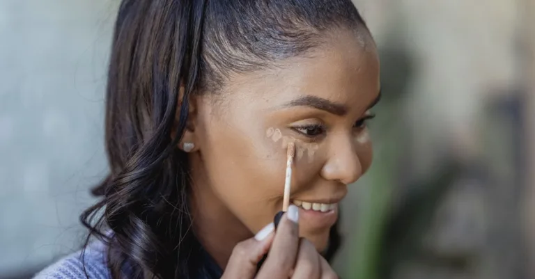 découvrez notre correcteur de teint pour camoufler les imperfections et illuminer votre visage. adoptez un maquillage naturel et un teint parfait toute la journée.