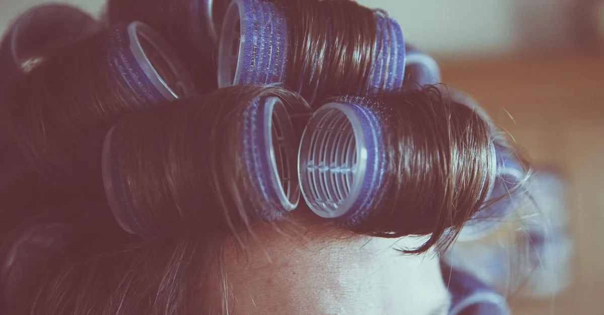 découvrez nos conseils et astuces pour sublimer vos cheveux bouclés, des soins adaptés aux coiffures tendances pour des boucles parfaites au quotidien.