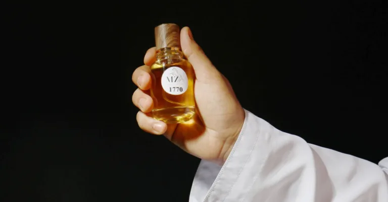 découvrez notre parfum longue durée qui vous accompagne toute la journée avec une fragrance intense et captivante.