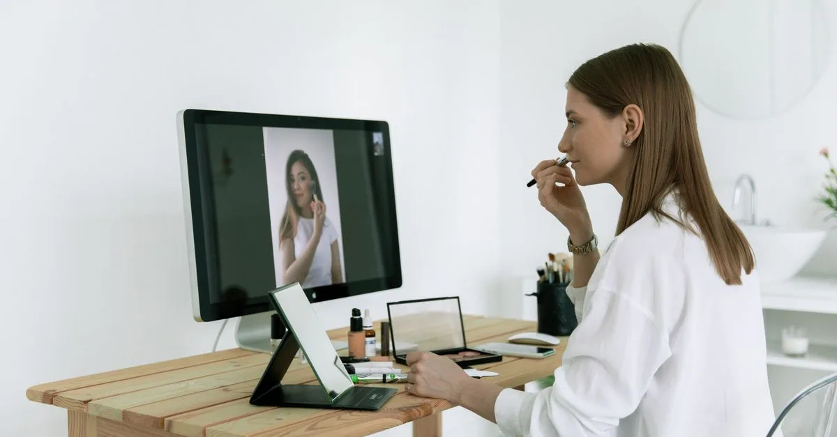 simulateur de coiffure en ligne : essayez virtuellement différentes coupes et styles de cheveux avant de changer de look.