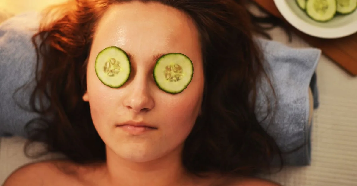 découvrez des méthodes naturelles efficaces pour réduire le visage bouffi et retrouver un teint frais et éclatant sans produits chimiques.