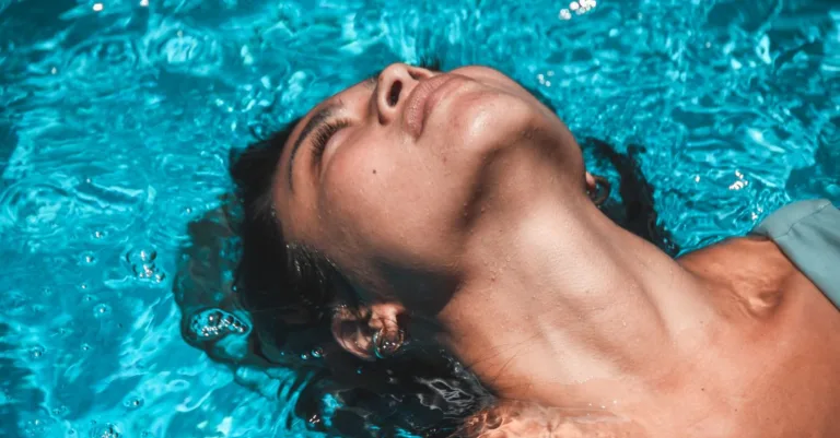 soulagez les coups de soleil efficacement avec nos conseils et soins apaisants pour une peau rapidement réparée et hydratée.