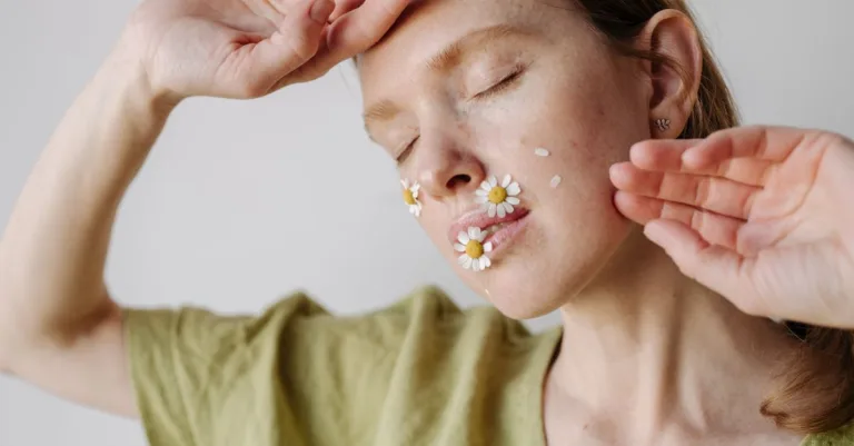 découvrez comment revitaliser une peau fatiguée avec nos conseils et soins adaptés pour un teint frais et éclatant.