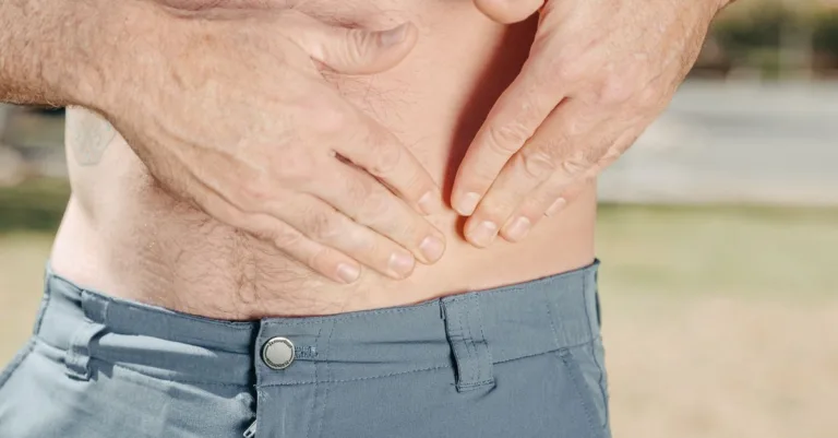 l'appendicite est une inflammation douloureuse de l'appendice nécessitant une prise en charge médicale rapide pour éviter des complications graves.