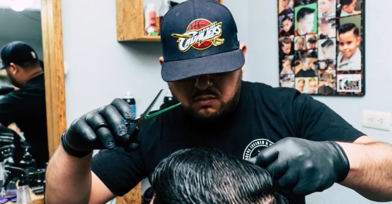 découvrez la coupe cap, un style de coiffure tendance et facile à entretenir qui apporte volume et fraîcheur à votre look.