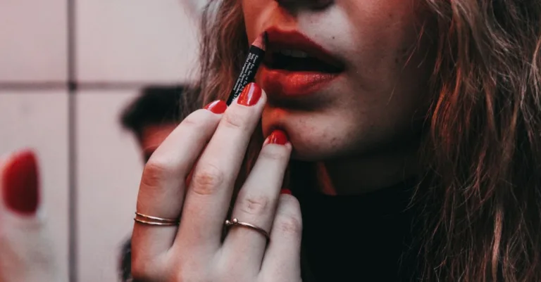 découvrez les meilleurs conseils mode et beauté pour sublimer votre style au quotidien et révéler votre éclat naturel.