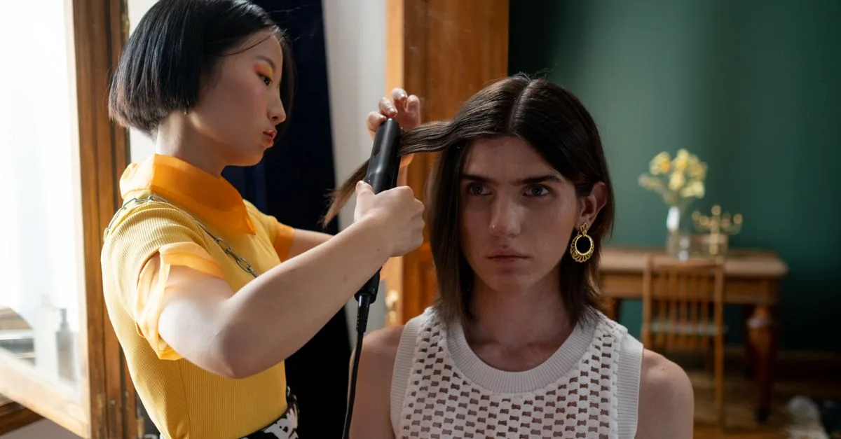découvrez le coût professionnel du lissage de cheveux et retrouvez une chevelure lisse et brillante grâce à nos conseils et services adaptés à votre budget.