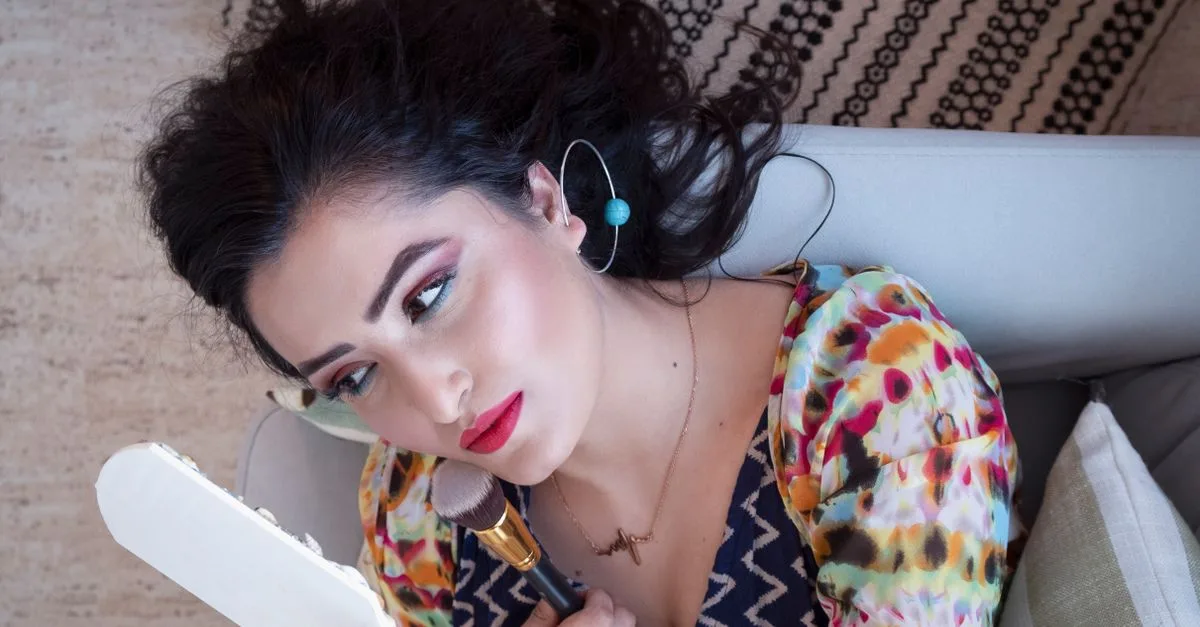 découvrez la teinte rare de blush rare beauty, idéale pour un éclat naturel et une beauté unique.