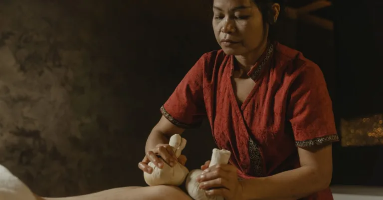 découvrez les bienfaits du massage taoïste : relaxation profonde, amélioration de l'énergie vitale et équilibre corps-esprit.