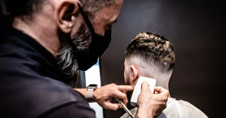 découvrez les dernières tendances en coupe de cheveux pour un style moderne et personnalisé. conseils et inspirations pour toutes les longueurs et textures.