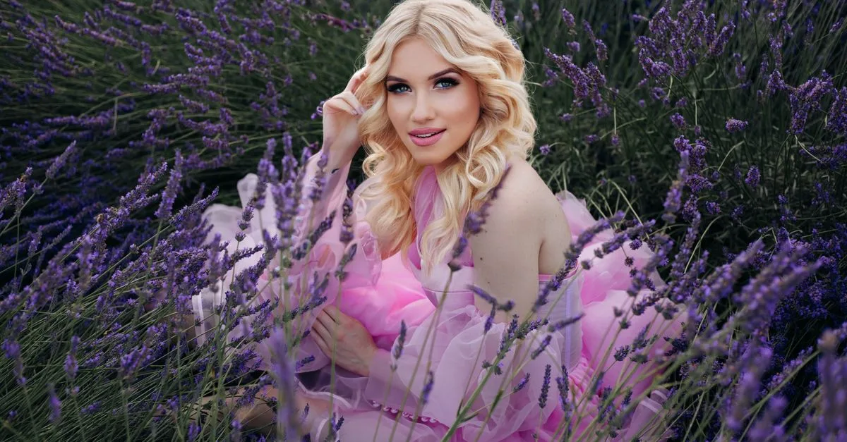 découvrez comment adopter la couleur de cheveux violet pour un look unique et tendance. conseils, inspirations et astuces pour réussir votre coloration violette.