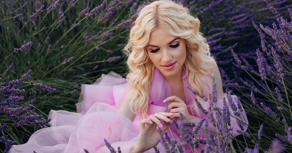 découvrez comment adopter la couleur violette pour vos cheveux avec style et élégance. astuces, tendances et soins pour un violet éclatant et durable.