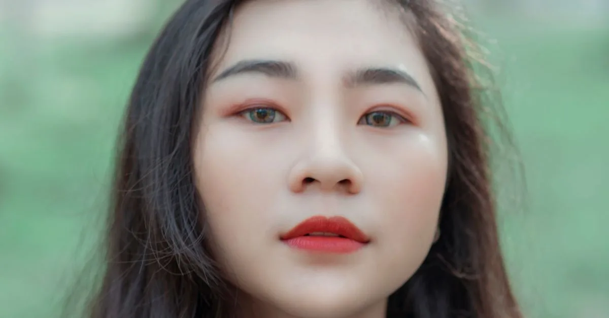 découvrez des coiffures adaptées aux visages ronds et corpulents pour mettre en valeur votre beauté avec style et confiance.