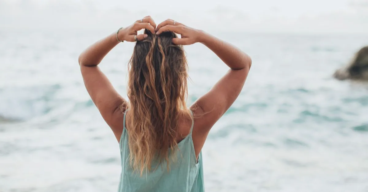 découvrez nos conseils et astuces pour sublimer vos cheveux ondulés et adopter un look naturel et stylé avec des cheveux wavy faciles à entretenir.